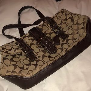 Coach arm handbag in classic brown cloth